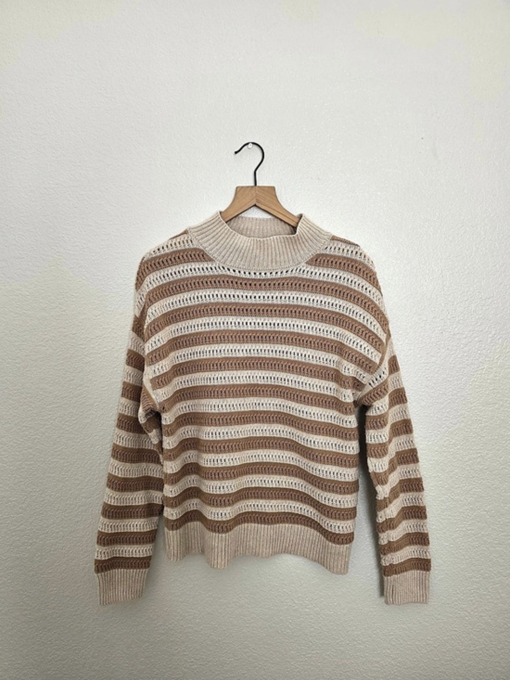 Time and Tru Neutral Striped Crewneck Cozy Sweater Medium